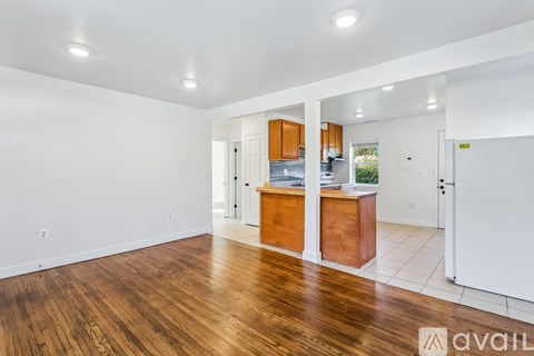 2919 E Maplewood Dr 2 Beds Apartment for Rent
