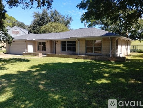 4100 Lakeshore Drive 4 Beds Apartment for Rent