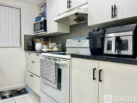 11855 NE 19Th Dr 2 Beds Apartment for Rent