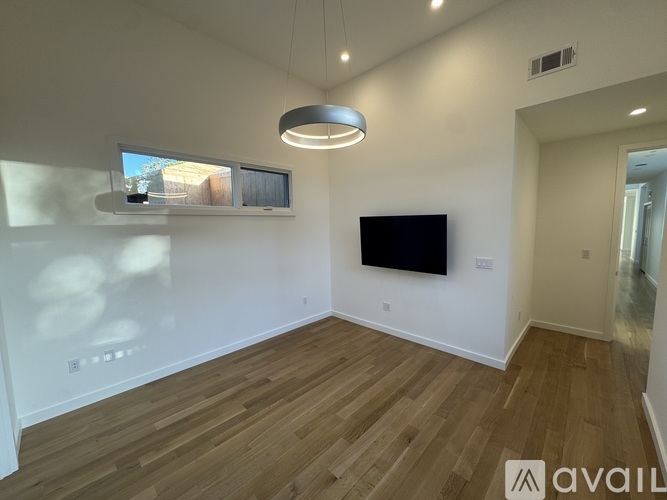 511 Carmel Circle Unit B 3 Beds Single Family Home for Rent - Photo gallery 3