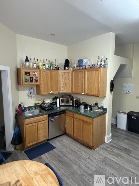 2209 West Clifton Avenue 5 Beds Apartment for Rent