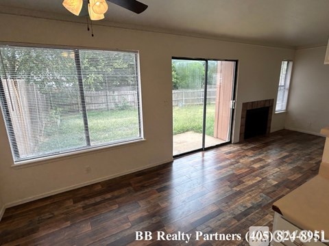 2902 S Juniper Ave 3 Beds Apartment for Rent