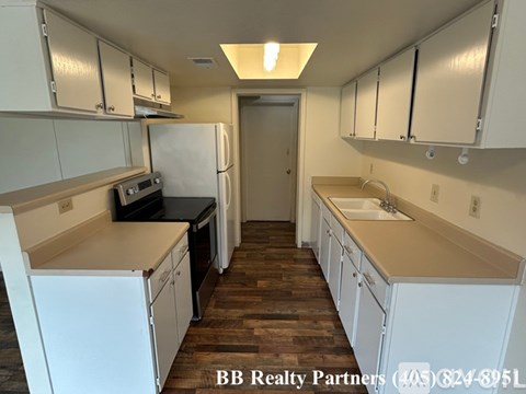 2902 S Juniper Ave 3 Beds Apartment for Rent