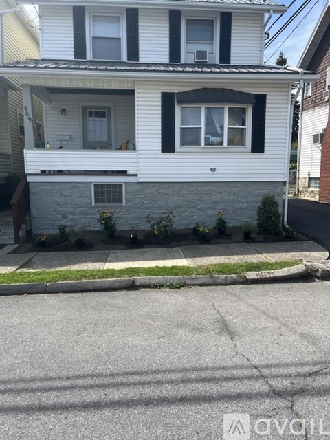 909 28Th St 2 Beds Apartment for Rent
