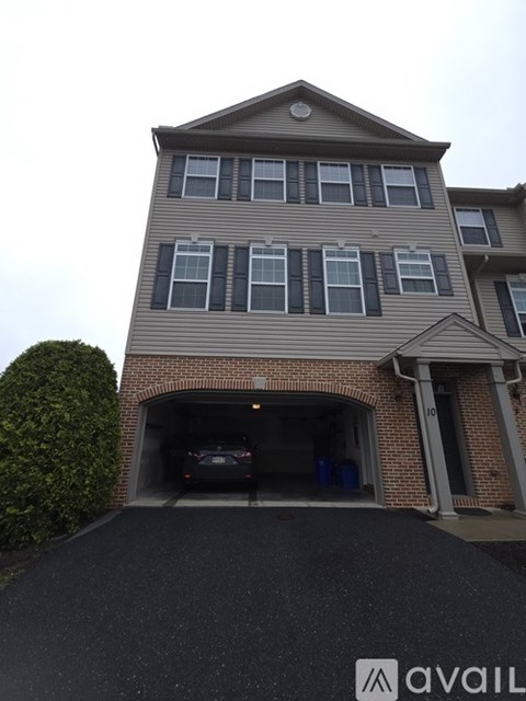 10 Jay Circle 3 Beds Apartment for Rent