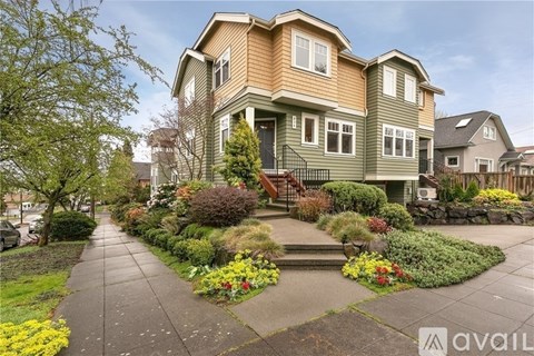 834 34Th Avenue 3 Beds Apartment for Rent