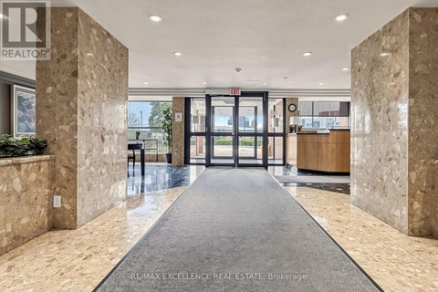 524 - 6 HUMBERLINE DRIVE 2 Beds Apartment for Rent