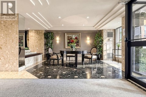 524 - 6 HUMBERLINE DRIVE 2 Beds Apartment for Rent