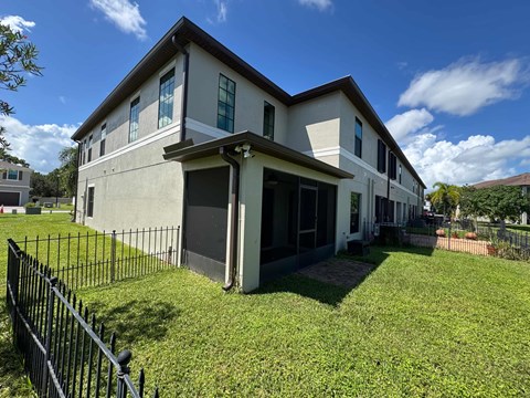 5085 NW Coventry Circle 3 Beds Apartment for Rent