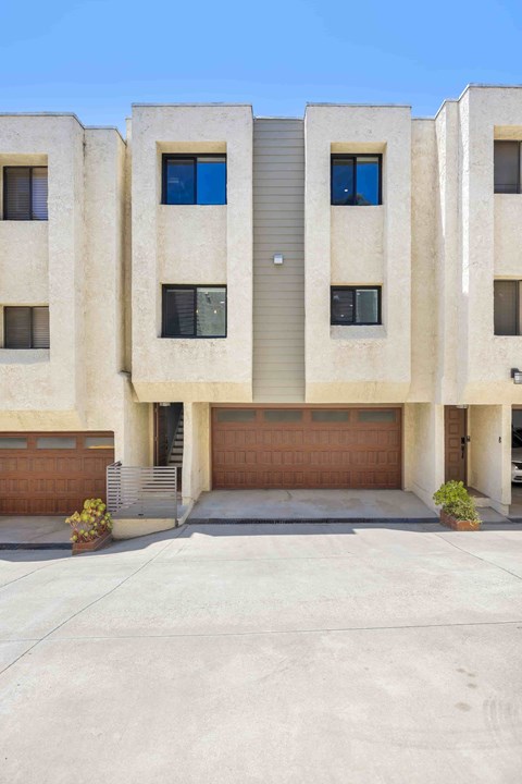 2621 E 20Th Street 3 Beds Apartment for Rent