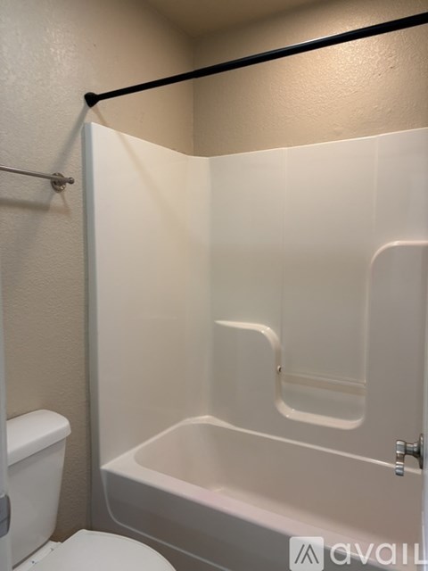 1608 Oakwood Avenue 4 Beds Apartment for Rent