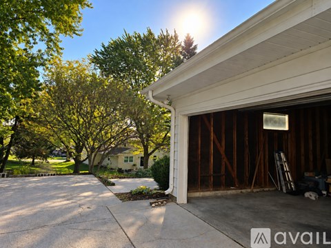 570 Meadow Ct 3 Beds Apartment for Rent