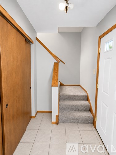 570 Meadow Ct 3 Beds Apartment for Rent