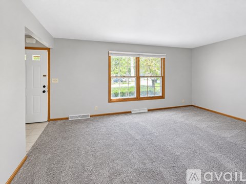 570 Meadow Ct 3 Beds Apartment for Rent