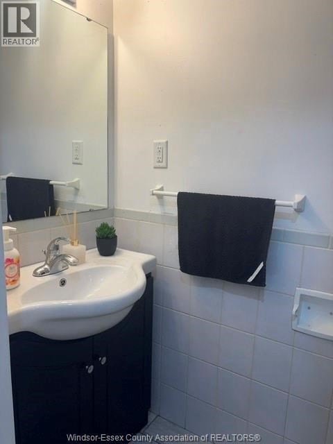 A bathroom with a sink and a mirror.