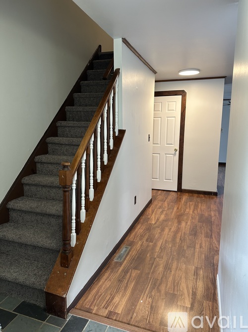 10 Bradley Dr 3 Beds Single Family Home for Rent - Photo gallery 3