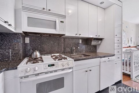 2475 E 11Th St 2 Beds Apartment for Rent