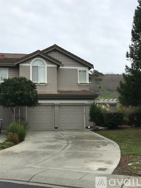 335 Sutton Circle 4 Beds Apartment for Rent