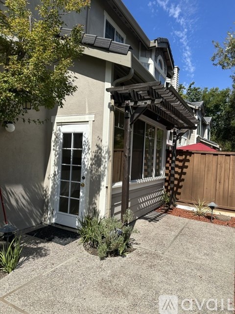 335 Sutton Circle 4 Beds Apartment for Rent