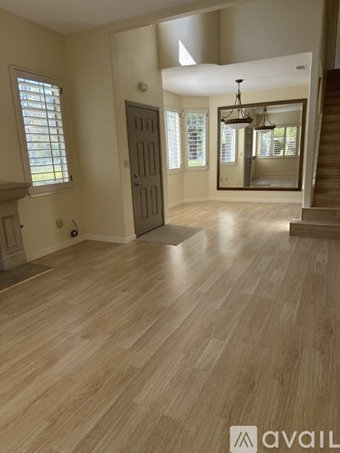 335 Sutton Circle 4 Beds Apartment for Rent
