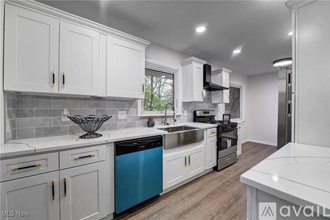 7651 Ragall Pkwy 3 Beds Apartment for Rent