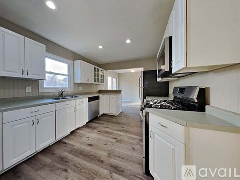 7538 Brunswick Ave N 4 Beds Apartment for Rent