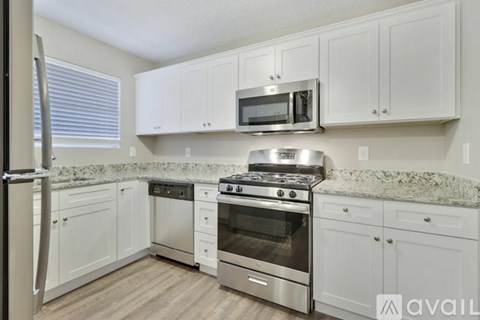625 Waynes Ct Se 3 Beds Apartment for Rent