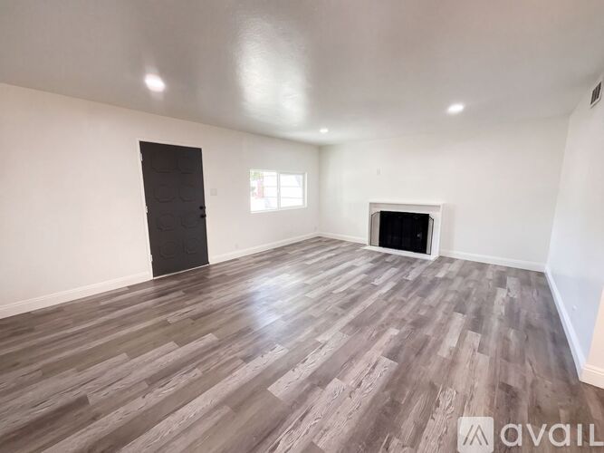 6151 Parkoaks Dr 3 Beds Single Family Home for Rent - Photo gallery 2