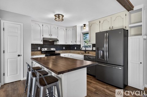 1002 SW Ashworth Road 4 Beds Apartment for Rent
