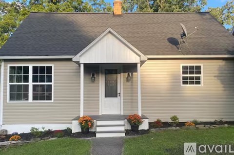 228 Hastings Ave 3 Beds Apartment for Rent