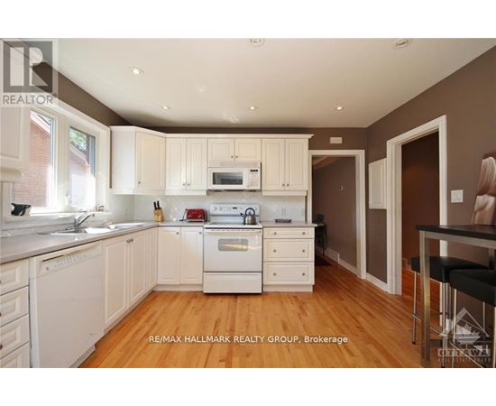 2 - 657 GOLDEN AVENUE 3 Beds Home, Multifamily, Triplex for Rent - Photo gallery 3