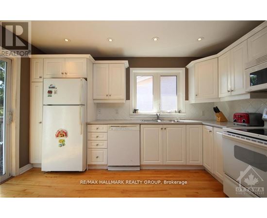 2 - 657 GOLDEN AVENUE 3 Beds Home, Multifamily, Triplex for Rent - Photo gallery 4