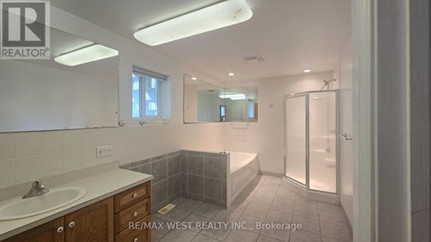 5427 YONGE STREET 3 Beds Apartment for Rent