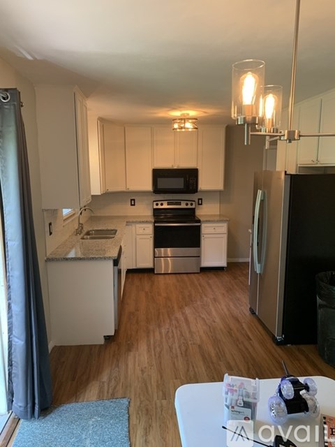 East Glendale Drive 3 Beds Apartment for Rent