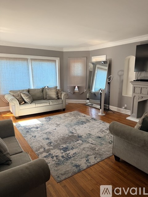 8015 South Eberhart Avenue 3 Beds Apartment for Rent
