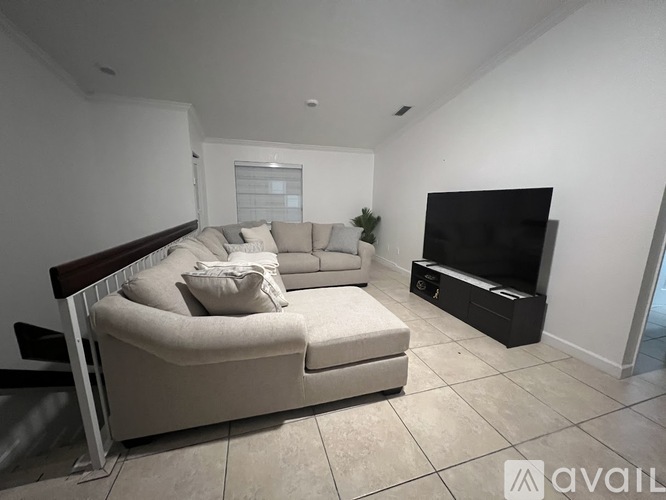 2270 West 74th Street 2 Beds Condo for Rent - Photo gallery 4
