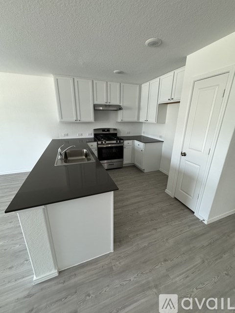 8818 Solar Cv 5 Beds Apartment for Rent