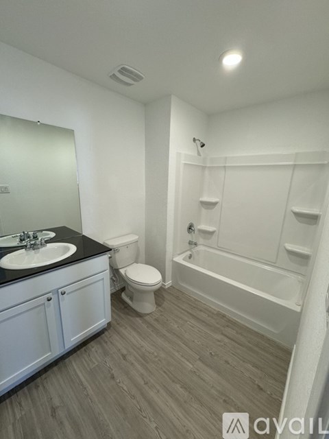 8818 Solar Cv 5 Beds Apartment for Rent