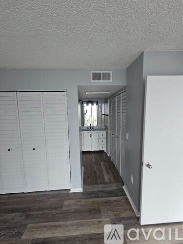 900 Cove Cay Dr 3 Beds Apartment for Rent