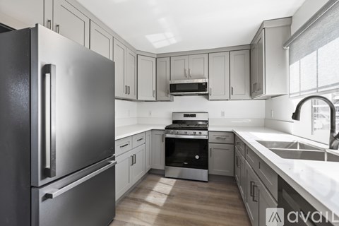 920 Everett St 2 Beds Apartment for Rent