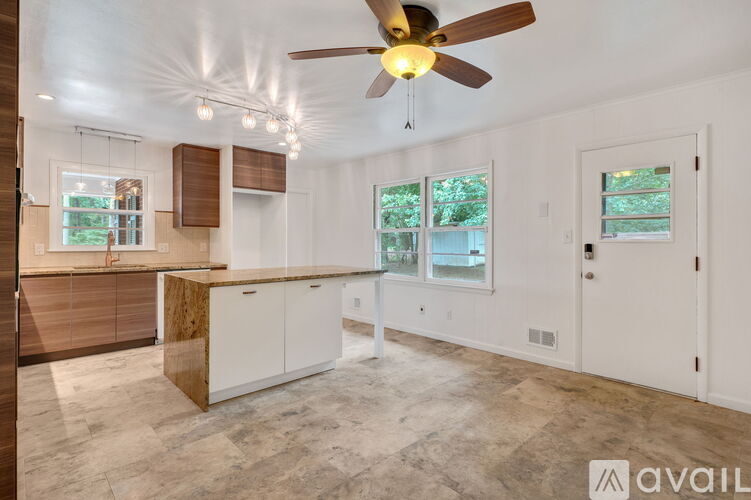 321 Clarendon Crescent 3 Beds Single Family Home for Rent - Photo gallery 1