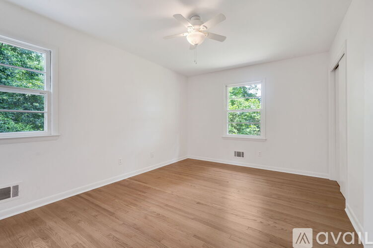 321 Clarendon Crescent 3 Beds Single Family Home for Rent - Photo gallery 2