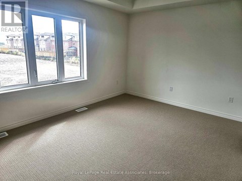 75 PICARDY DRIVE 3 Beds Apartment for Rent