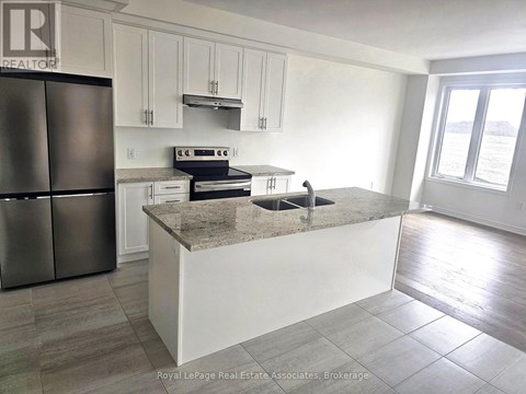 75 PICARDY DRIVE 3 Beds Apartment for Rent