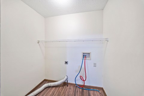 64 Green Bower Lane 3 Beds Apartment for Rent