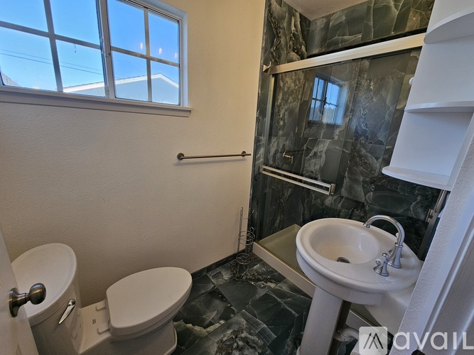 989 Brookside Avenue 1 Apartment for Rent - Photo gallery 2