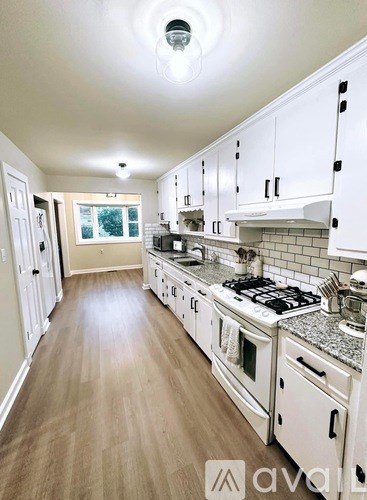12 Langley Ave 3 Beds Apartment for Rent