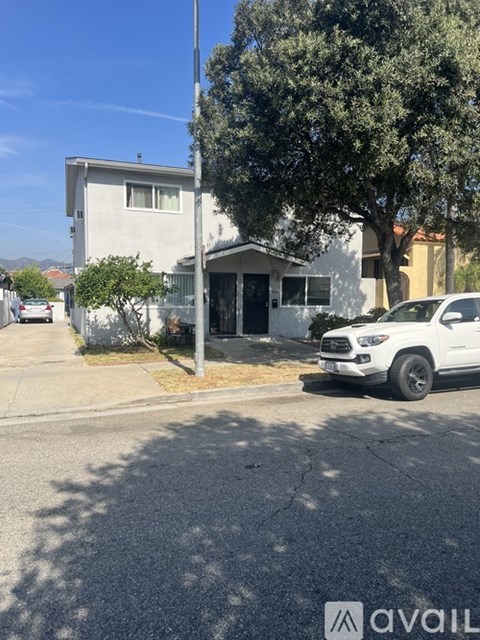905 Mariposa Street 2 Beds Apartment for Rent