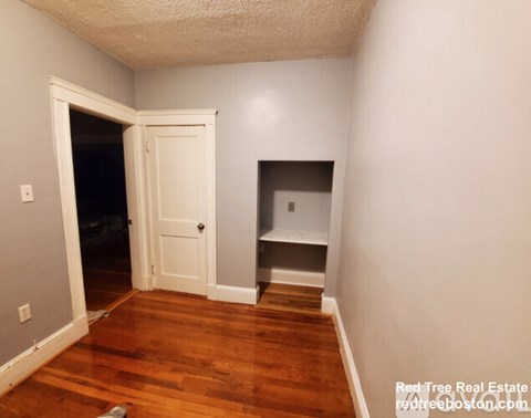 42 Day St 3 Beds Apartment for Rent