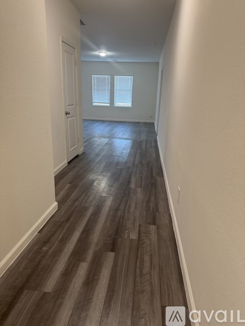 725 Yorkshire Dr 3 Beds Apartment for Rent